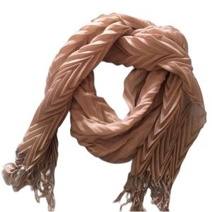 Soft, lightweight scarf